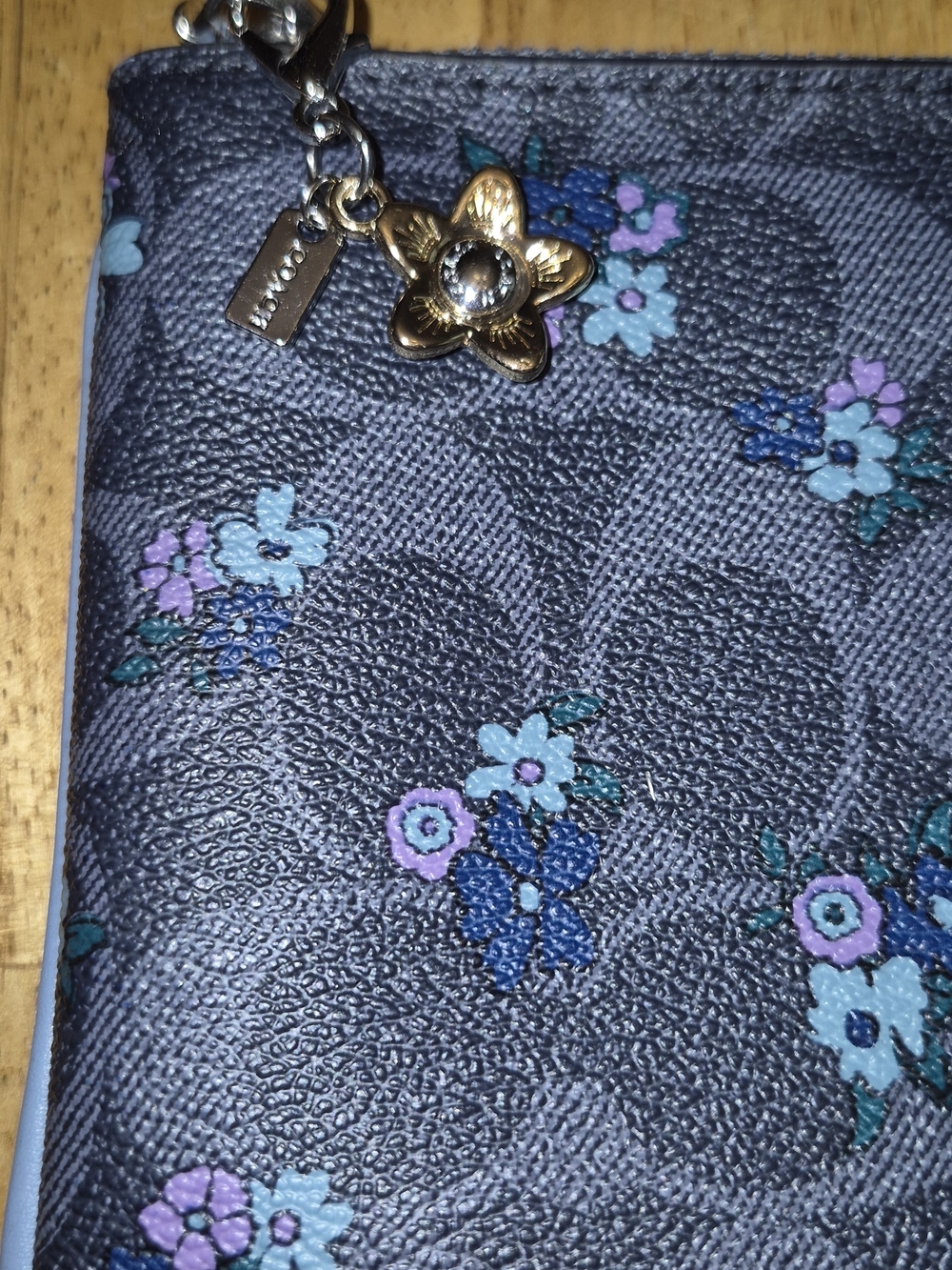 COACH Ranch Floral Signature C Zipper Pouch Wristlet With Coach Flower Bag Charm - Picture 5 of 10